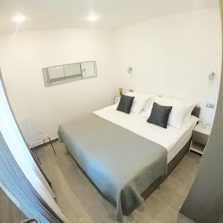 Appartamento Stela - Private Terrace & Parking Zara