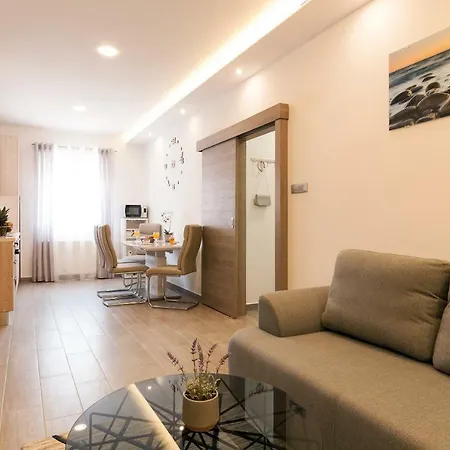 Appartamento Stela - Private Terrace & Parking