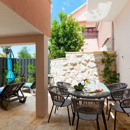 Stela - Private Terrace & Parking Апартаменты Задар